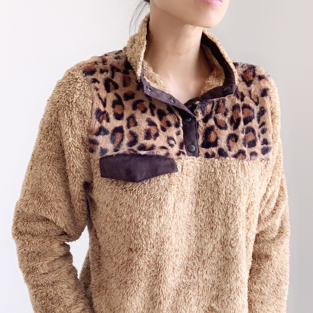 THE COZY HALF-SNAP PLUSH SWEATER - LEOPARD CONTRAST TAN - Picture 4 of 6